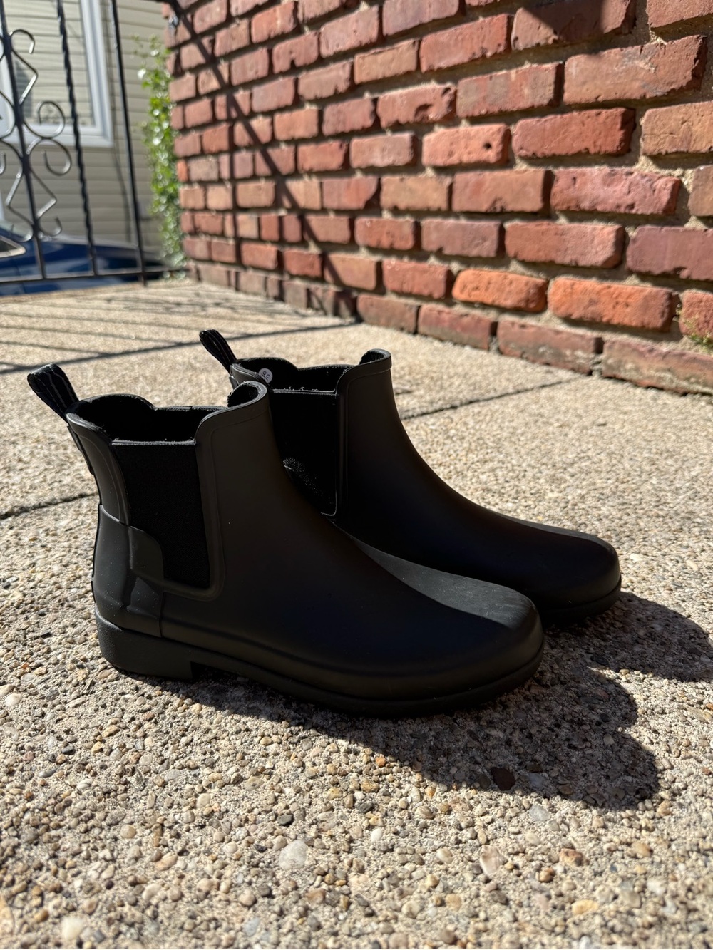 HUNTER Women’s Refined Slim Fit Chelsea Boots, size 7